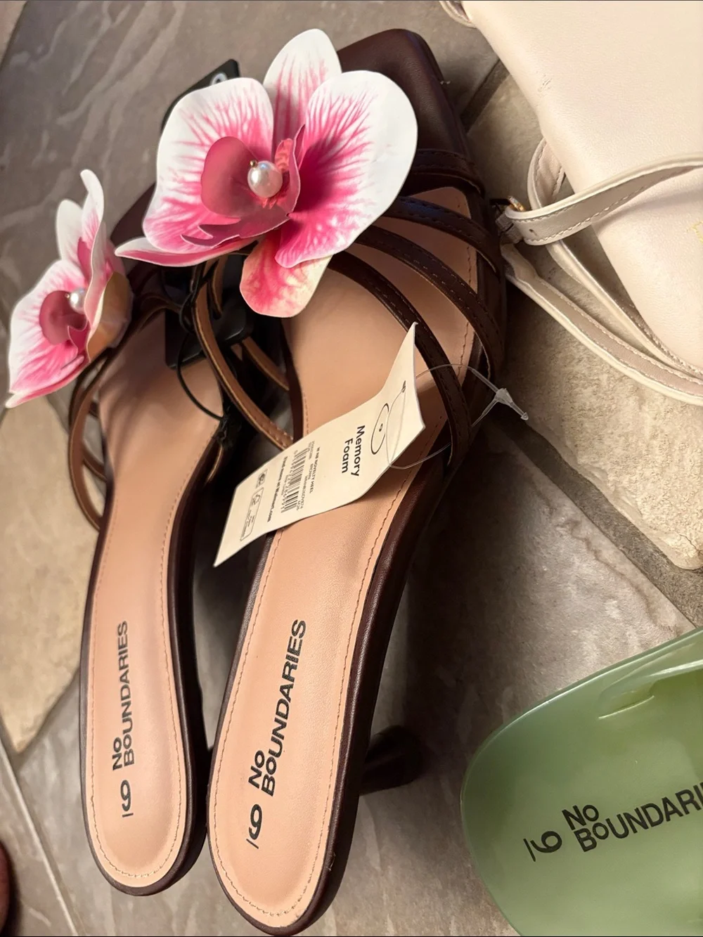 New 4 pair No Boundaries Sandals women’s 9